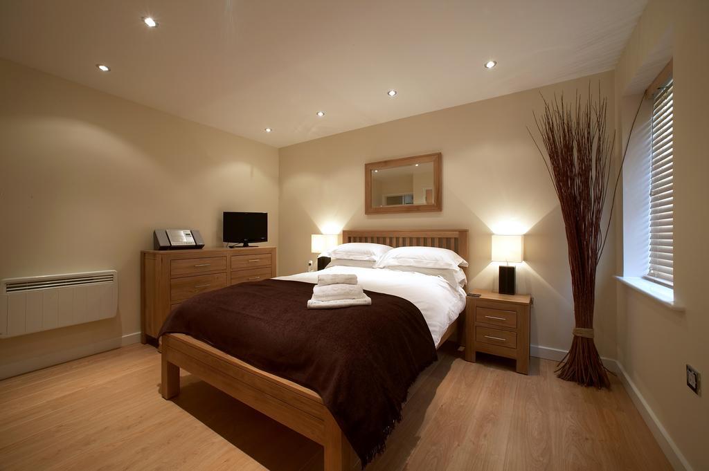 Southwich House By Esa Apartman Swindon Kültér fotó