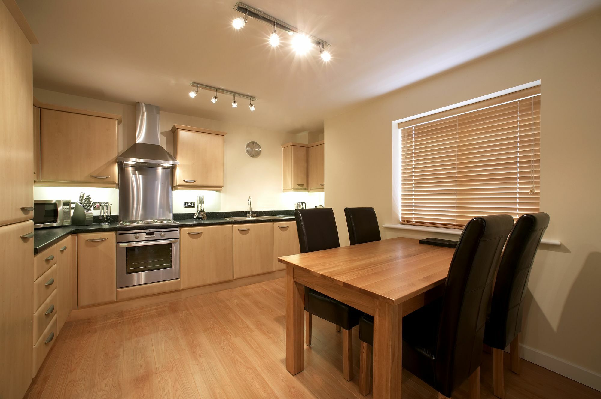 Southwich House By Esa Apartman Swindon Kültér fotó